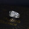 Ring "Der Fuchs und der kleine Prinz" mit Oxidation und geprägtem Ornament, Nahaufnahme